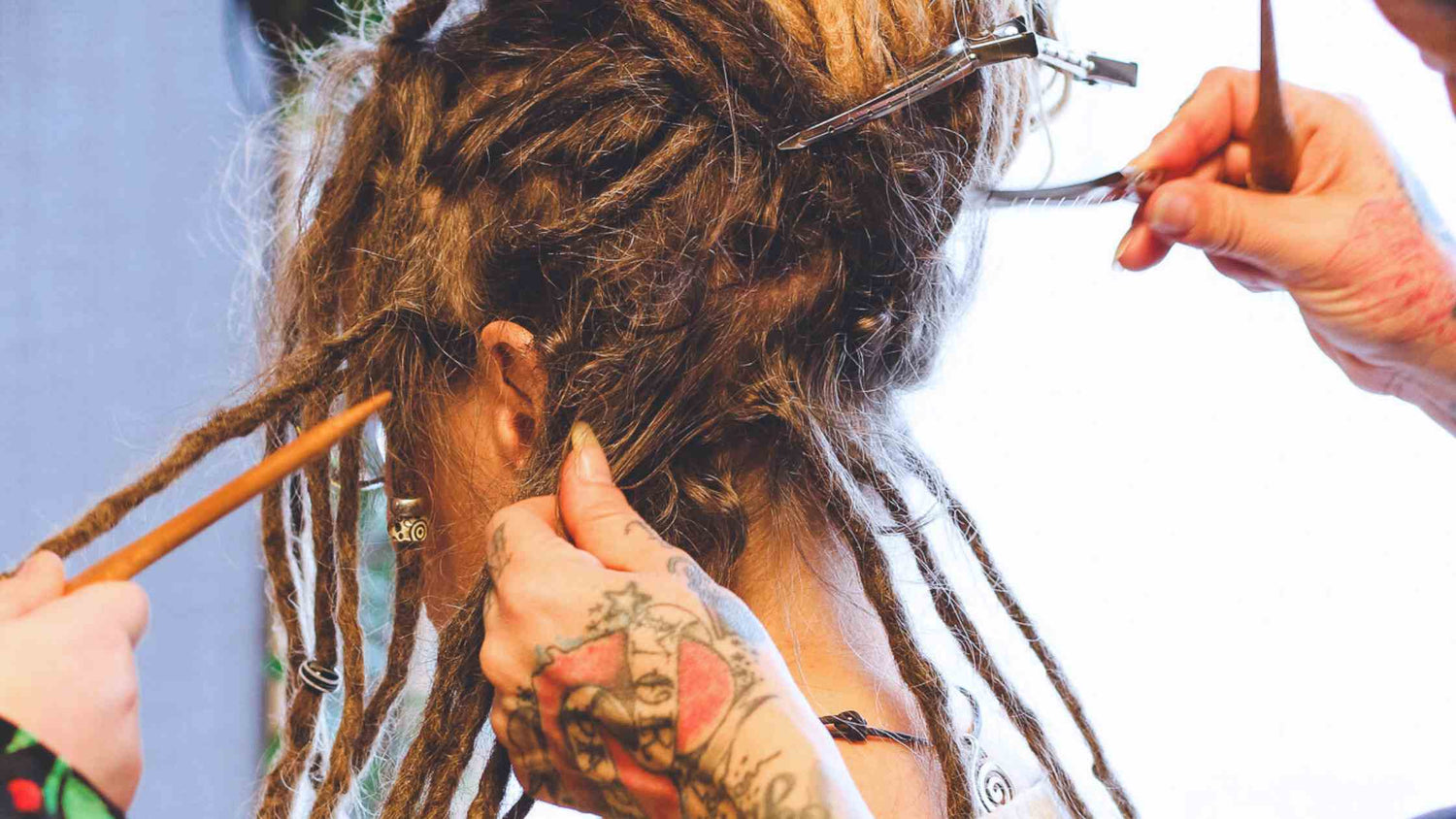 Hvordan vedligeholder man dreadlocks?