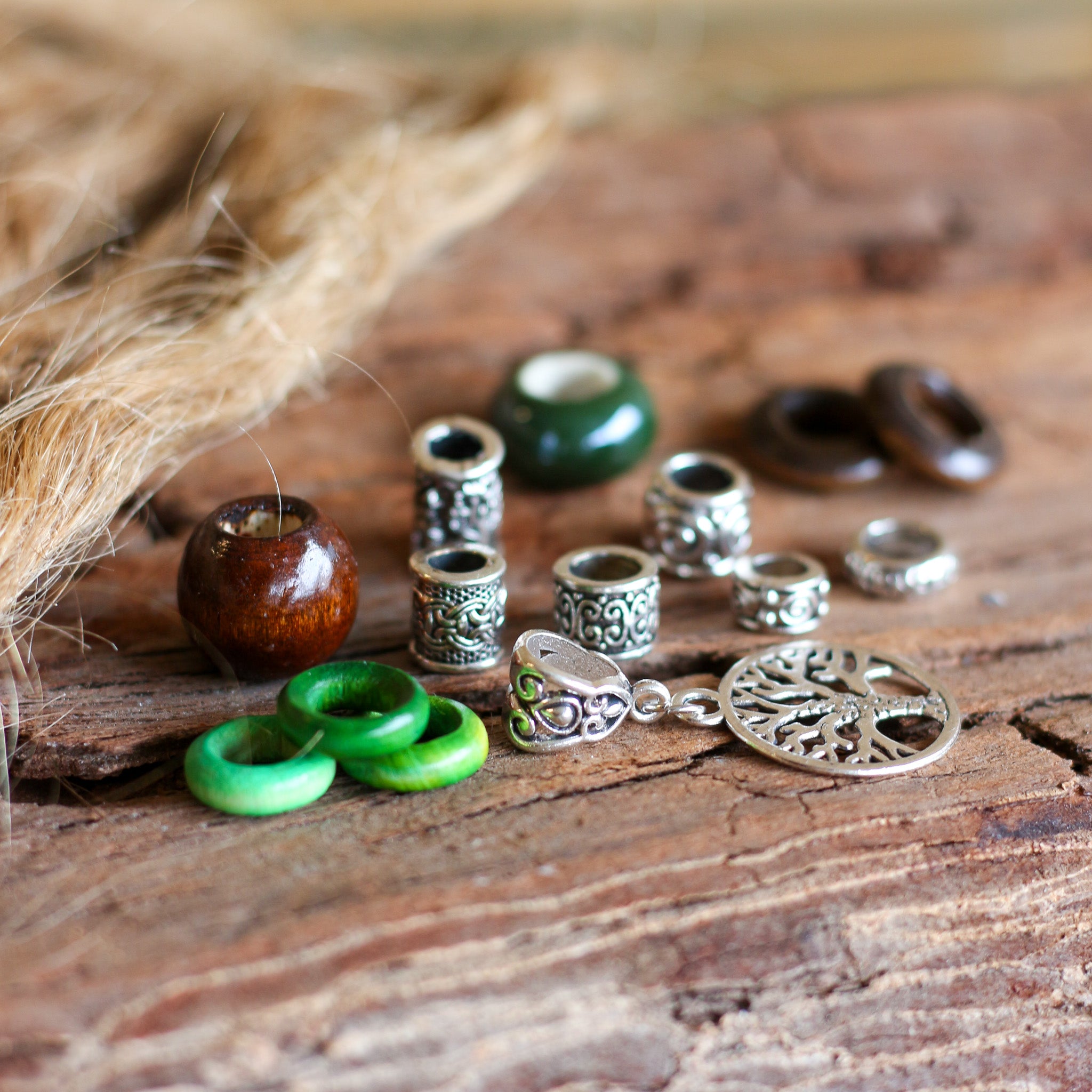 Dreadlock-Schmuckset mit silbernen Akzenten