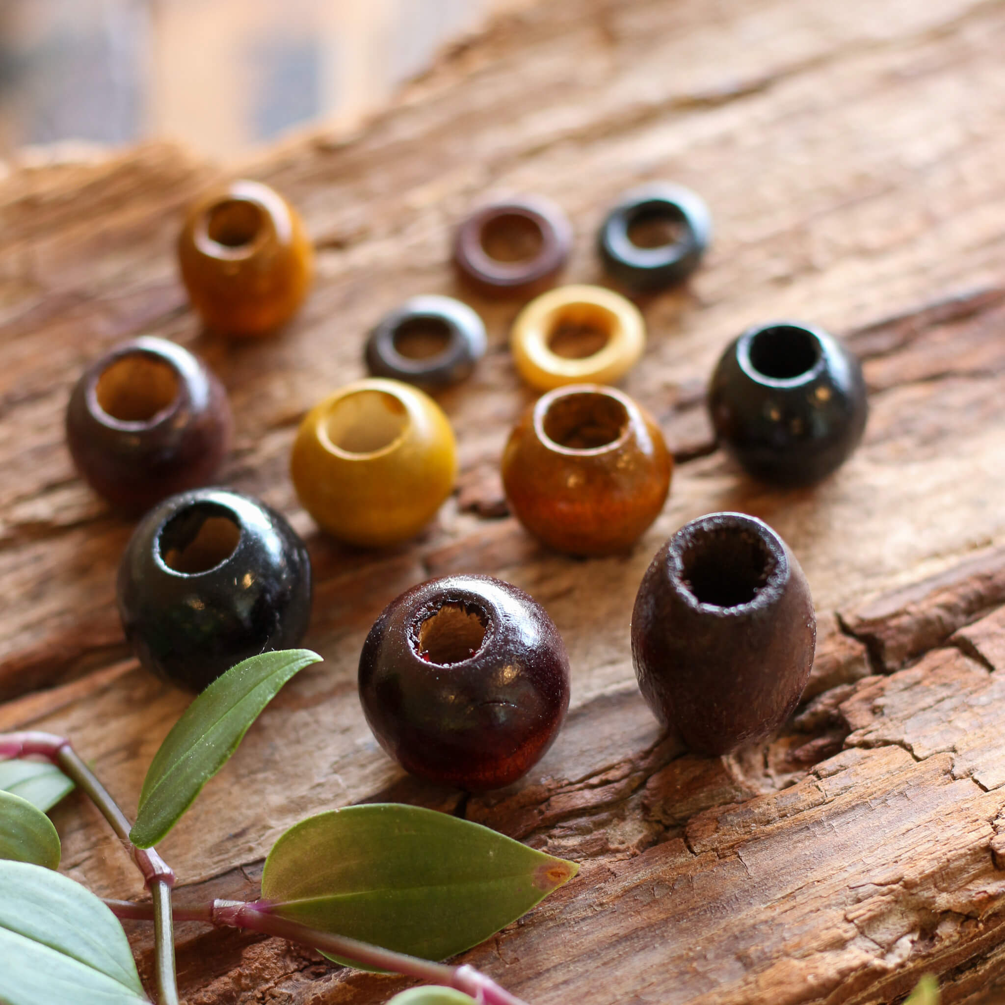 Rustikales Essence-Dreadlock-Perlenset aus Holz