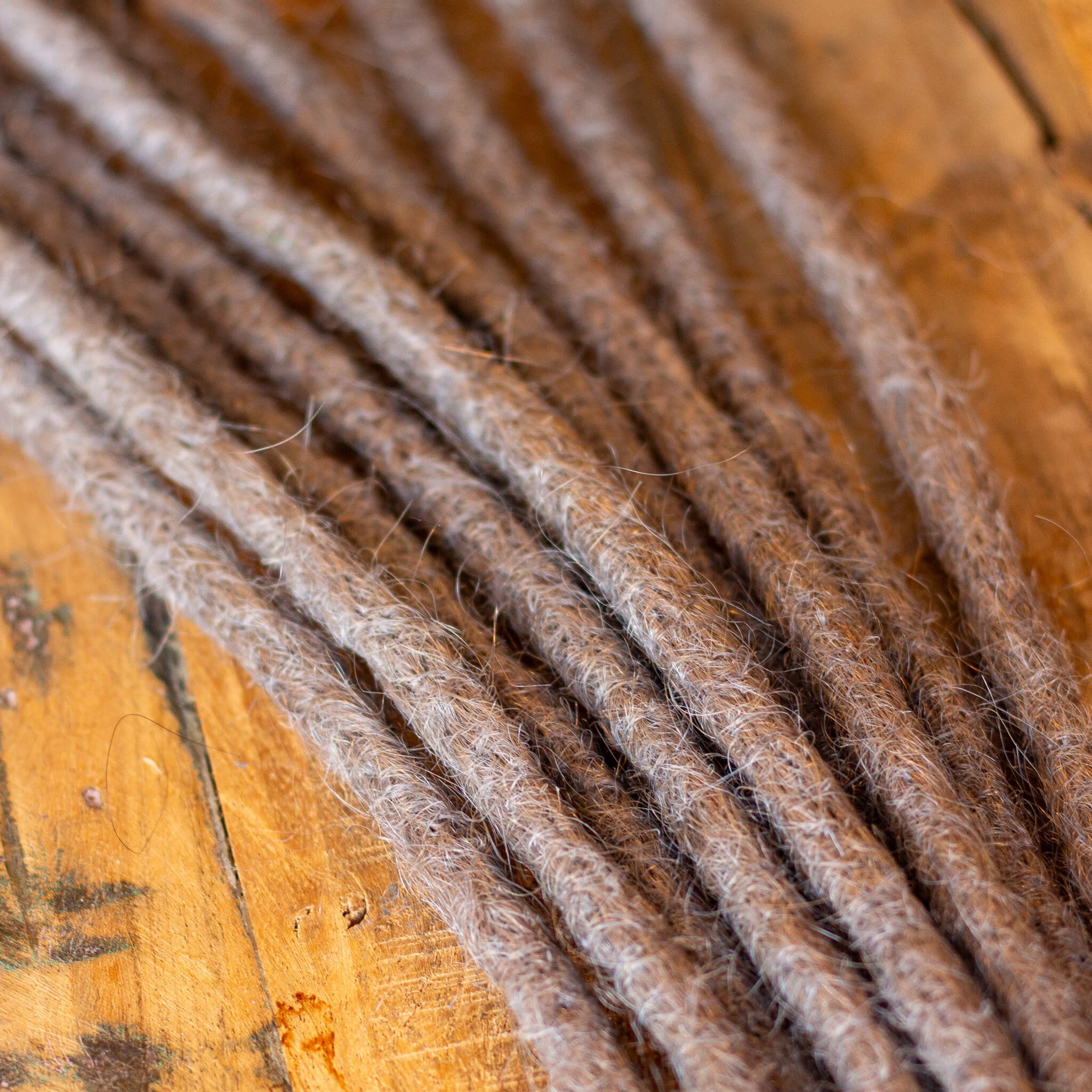 Single Ended (SE) Dreadlock Extensions - Perlemor Grå